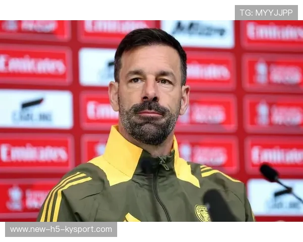 南安普顿主帅拉塞尔·马丁：球队重建的关键人物，效力过南安普顿的门将