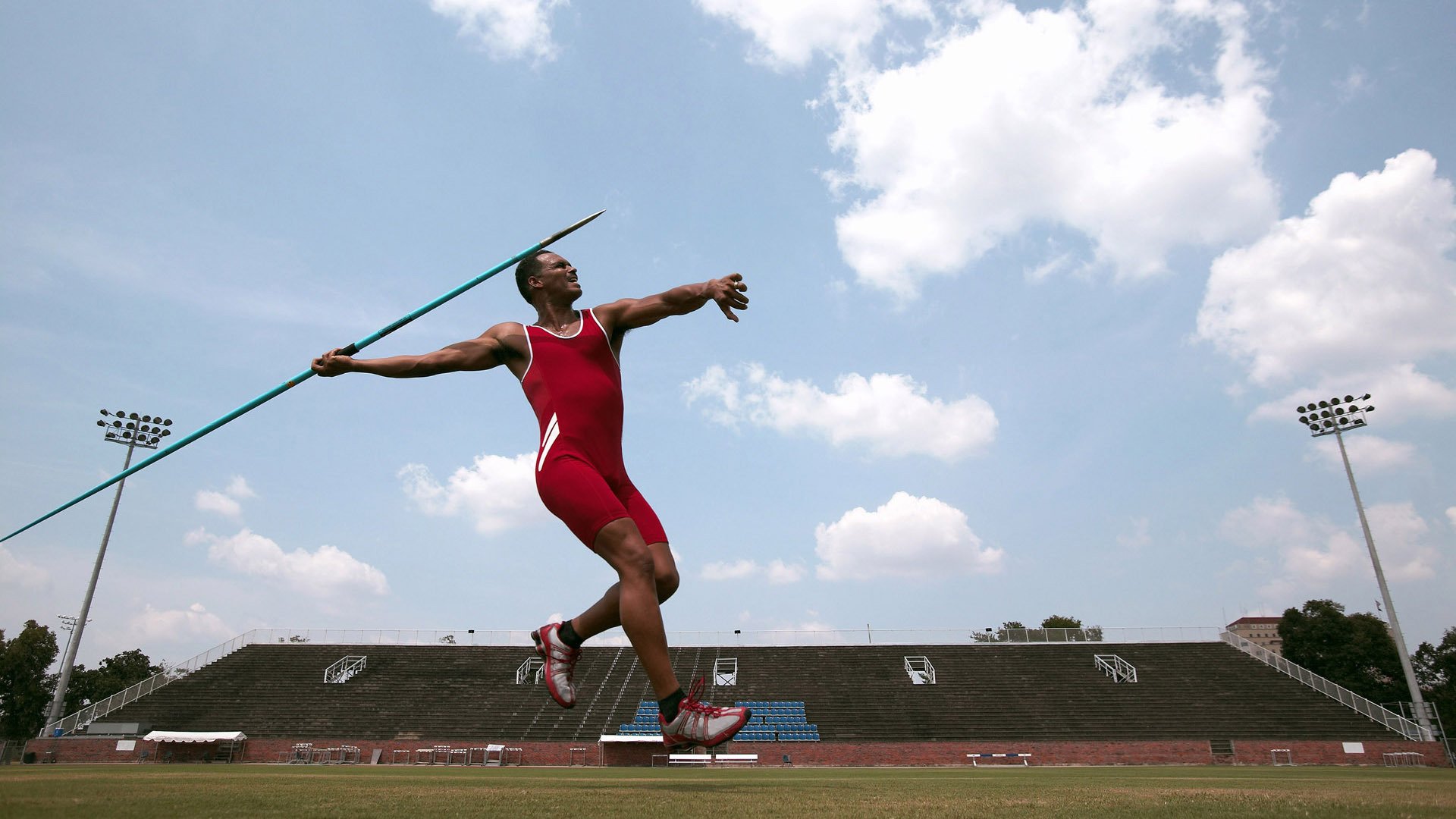 李恩：全黑队中场的主心骨，组织进攻如行云流水，李恩百科