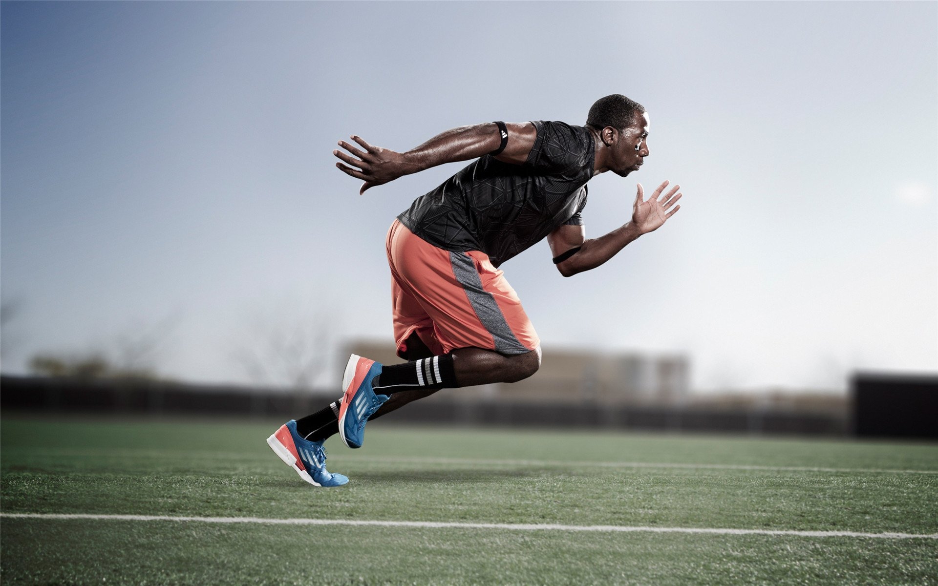 荷兰队在国际友谊赛中展现强大实力，士气高昂